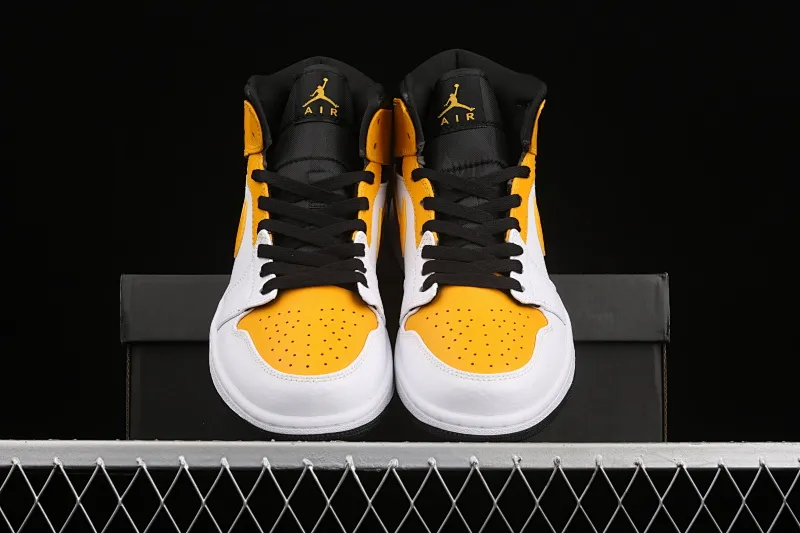 All categories Air Jordan Jordan series basketball shoes Air Jordan 1 Mid Air Jordan 1 Mid AJ1 Joe 1 white and yellow Zhongbang basketball shoes 554724-170